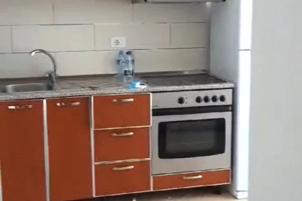 Shtepi me qera Apartament ne Tirane, 2+1, Mobilimi E mobiluar, Pagesa 50,000  Leke.