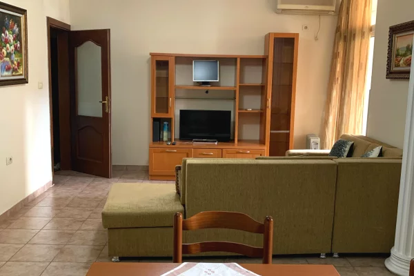 Shtepi me qera Apartament ne Tirane, 1+1, Mobilimi E mobiluar, Pagesa 65,000  Leke.
