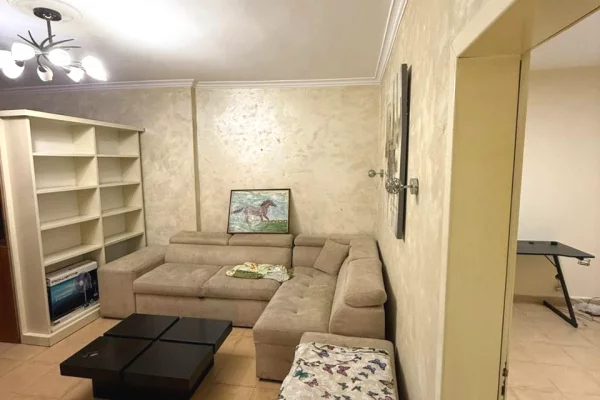 🏢Ne zonen e Komunes se Parisit jepet me qera apartament 2+1,i mobiluar.75,000Leke