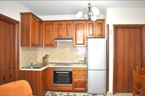 🏢Prokuroria e Tiranes,jepet me qera apartament 2+1,i mobiluar. 52,000Leke