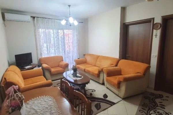 Appartamento in affitto a Tirana 2+1, Arredato