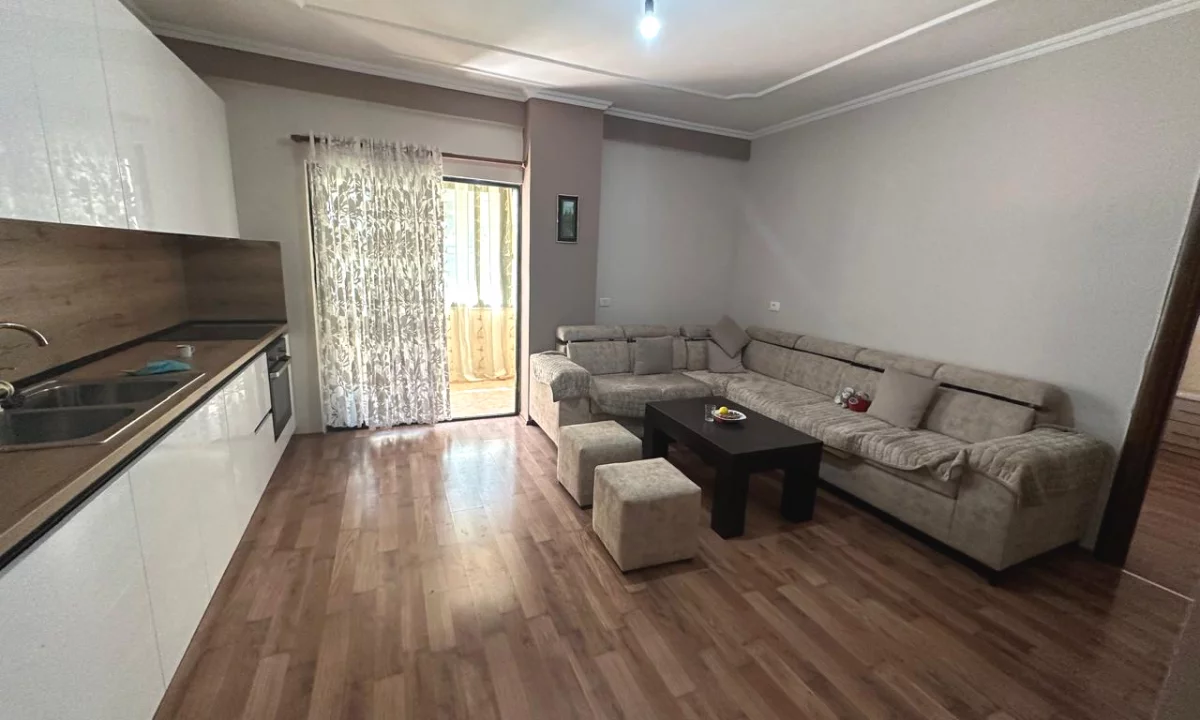 Appartamento in affitto a Tirana 2+1, Arredato