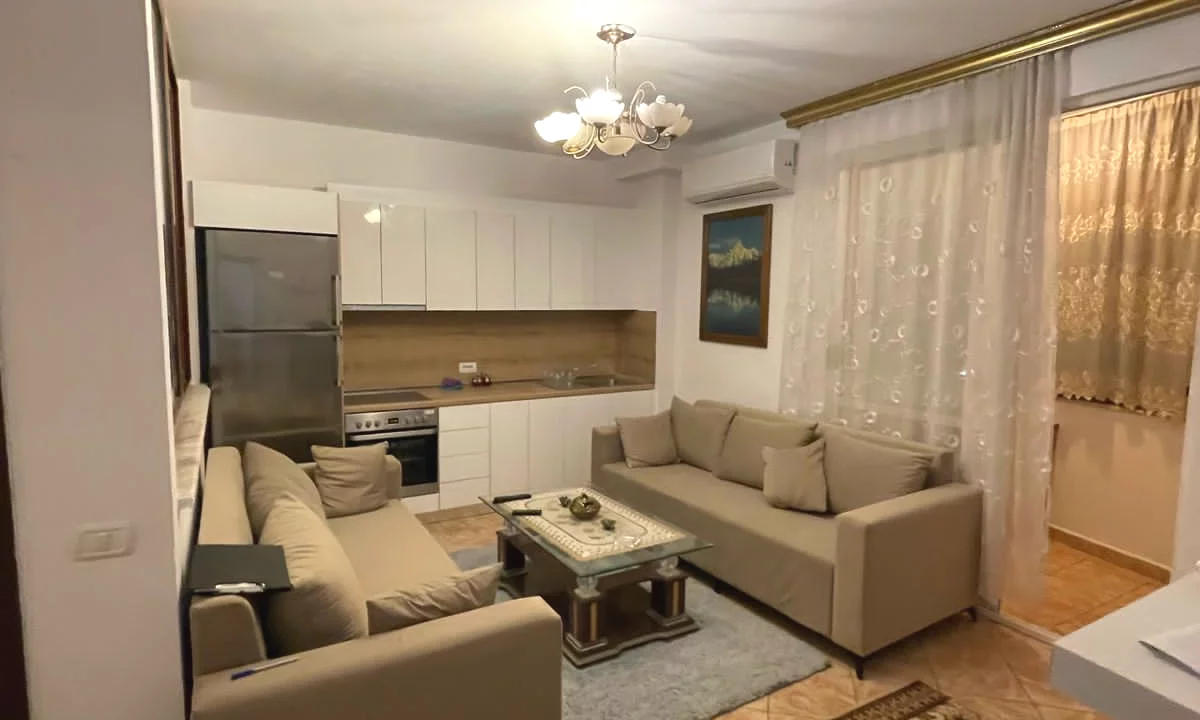 Appartamento in affitto a Tirana 2+1, Arredato