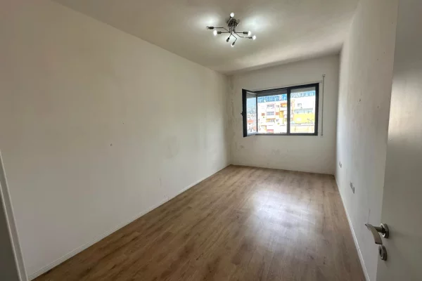 Appartamento in affitto a Tirana 2+1, Vuoto