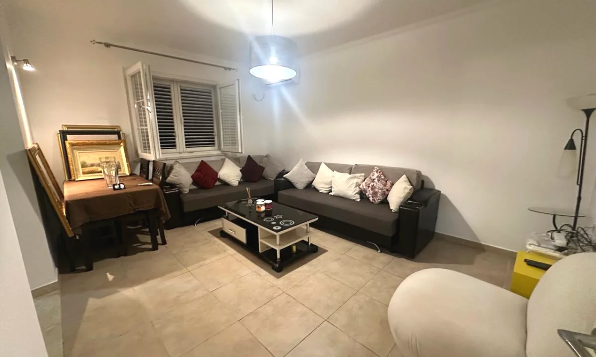 Shtepi me qera Apartament ne Tirane, 1+1, Mobilimi E mobiluar, Pagesa 50,000  Leke.