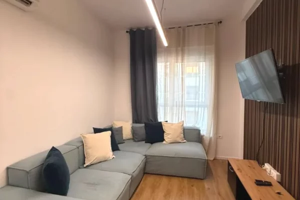Shtepi me qera Apartament ne Tirane, 2+1, Mobilimi E mobiluar, Pagesa 55,000  Leke.