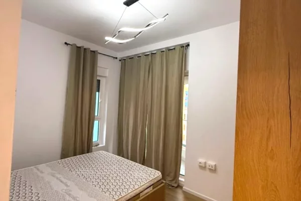 Shtepi me qera Apartament ne Tirane, 2+1, Mobilimi E mobiluar, Pagesa 55,000  Leke.