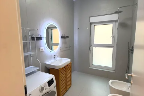 Shtepi me qera Apartament ne Tirane, 2+1, Mobilimi E mobiluar, Pagesa 55,000  Leke.