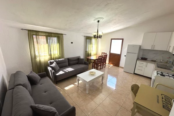 Shtepi me qera 2+1 ne Tirane - 50,000 Leke