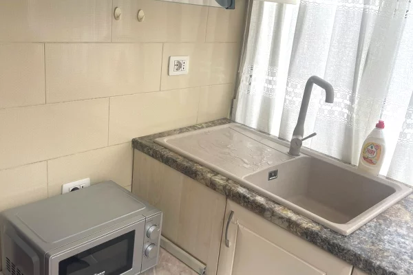 Shtepi me qera Apartament ne Tirane, Garsoniere, Mobilimi E mobiluar, Pagesa 40,000  Leke.