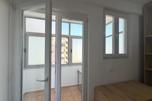 Shtepi ne shitje Apartament ne Tirane, 1+1, Mobilimi Pjeserisht e mobiluar, Pagesa 135,000  Euro.