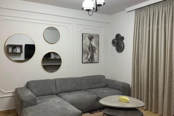 🏢Kodra e Diellit,prane Supermarket Xhangolli jepet me qera apartament 1+1,i mobiluar.55,000Leke 