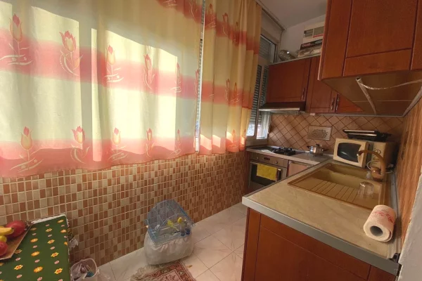 Shtepi me qera Apartament ne Tirane, 2+1, Mobilimi E mobiluar, Pagesa 55,000  Leke.