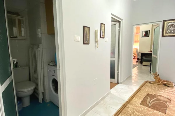Shtepi me qera Apartament ne Tirane, 2+1, Mobilimi E mobiluar, Pagesa 55,000  Leke.