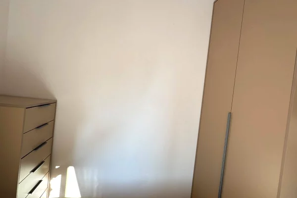 Shtepi me qera Apartament ne Tirane, 1+1, Mobilimi E mobiluar, Pagesa 50,000  Leke.