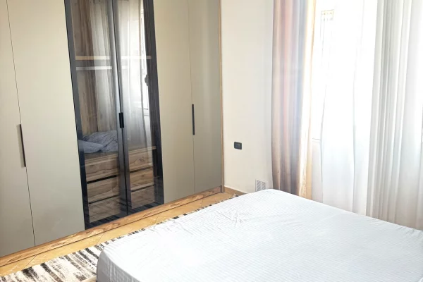 Shtepi me qera Vila Luksoze ne Tirane, 1+1, Mobilimi E mobiluar, Pagesa 50,000  Leke.