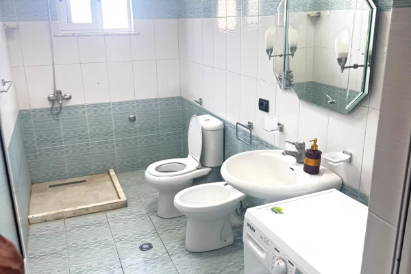 Shtepi me qera Vila Luksoze ne Tirane, 1+1, Mobilimi E mobiluar, Pagesa 50,000  Leke.