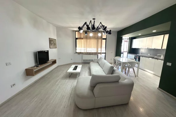 Shtepi me qera 2+1 ne Tirane - 80,000 Leke