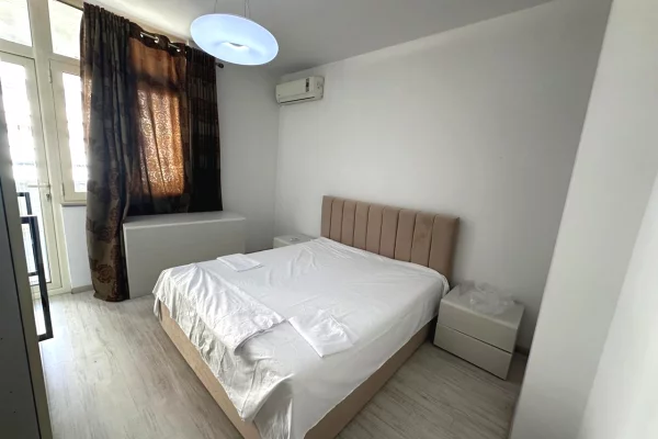 Shtepi me qera Apartament ne Tirane, 2+1, Mobilimi E mobiluar, Pagesa 80,000  Leke.