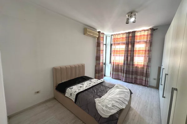 Shtepi me qera Apartament ne Tirane, 2+1, Mobilimi E mobiluar, Pagesa 80,000  Leke.