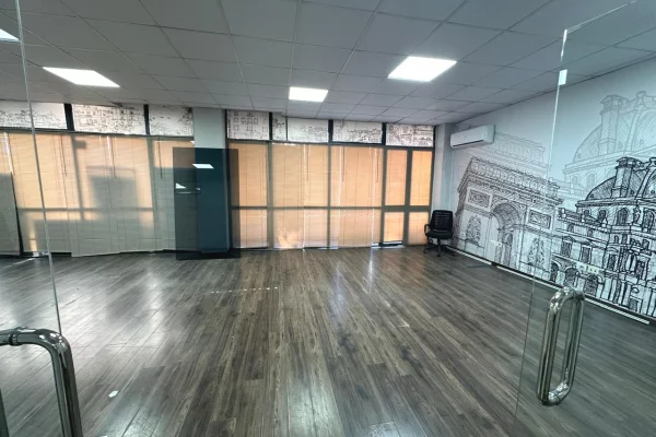 🏢Ish Stacioni i Trenit jepet me qera ambient biznesi per zyra 2,000,000Leke (Bruto )