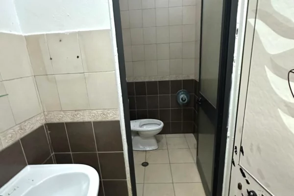 🏢Ish Stacioni i Trenit jepet me qera ambient biznesi per zyra 2,000,000Leke (Bruto )