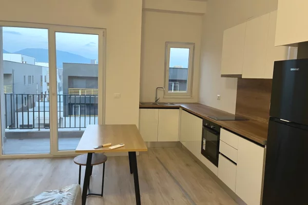 🏢 Laprake,Kompleksi Aura jepet me qera apartament 1+1,i mobiluar.60,000Leke 