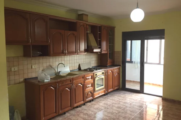 Shtepi me qera 3+1 ne Tirane - 55,000 Leke
