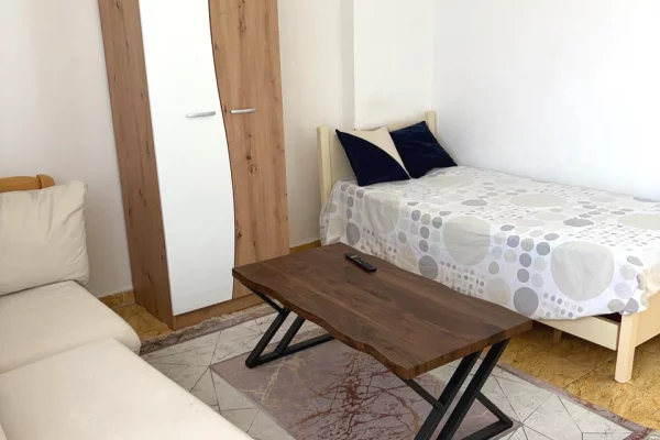 Shtepi me qera Apartament ne Tirane, 2+1, Mobilimi E mobiluar, Pagesa 60,000  Leke.