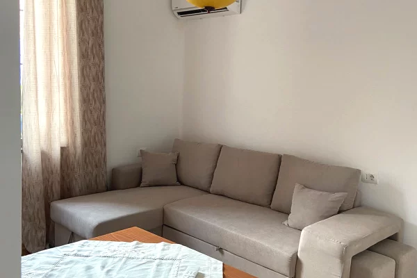 Shtepi me qera 1+1 ne Tirane - 65,000 Leke
