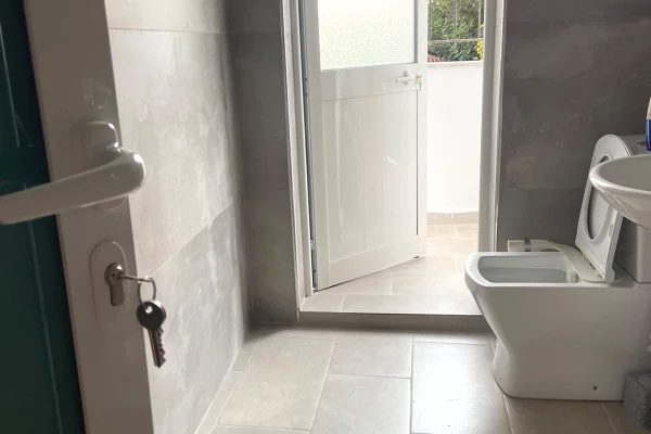Shtepi me qera Apartament ne Tirane, 1+1, Mobilimi E mobiluar, Pagesa 65,000  Leke.