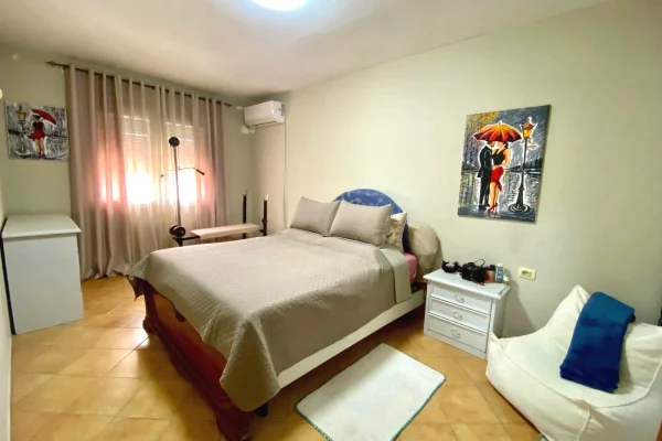Shtepi me qera Apartament ne Tirane, 2+1, Mobilimi E mobiluar, Pagesa 60,000  Leke.
