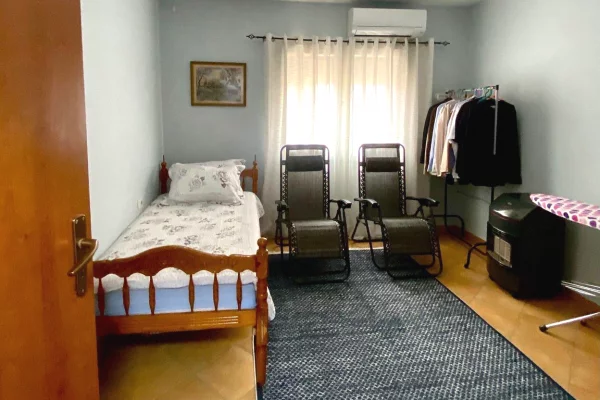 Shtepi me qera Apartament ne Tirane, 2+1, Mobilimi E mobiluar, Pagesa 60,000  Leke.