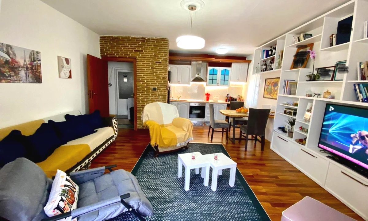 Shtepi me qera Apartament ne Tirane, 2+1, Mobilimi E mobiluar, Pagesa 60,000  Leke.