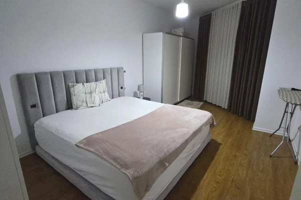 Shtepi me qera Apartament ne Tirane, 1+1, Mobilimi E mobiluar, Pagesa 60,000  Leke.