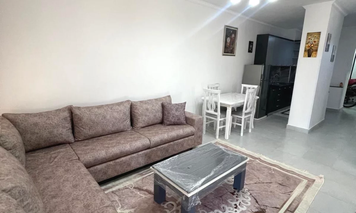 Shtepi me qera Apartament ne Tirane, 2+1, Mobilimi E mobiluar, Pagesa 55,000  Leke.