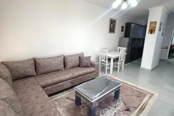  5 Maji,prane Shkolles “Ardian Klosi”jepet me qera apartament 2+1+2,i mobiluar 55,000Leke 
