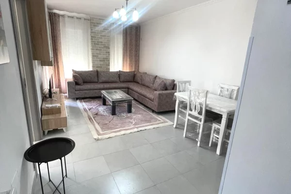 Shtepi me qera Apartament ne Tirane, 2+1, Mobilimi E mobiluar, Pagesa 55,000  Leke.