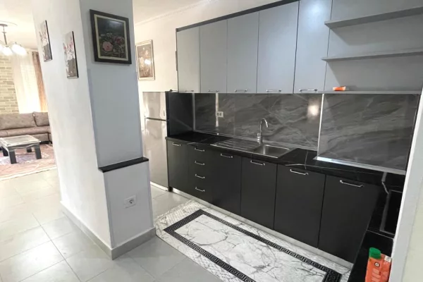 Shtepi me qera Apartament ne Tirane, 2+1, Mobilimi E mobiluar, Pagesa 55,000  Leke.