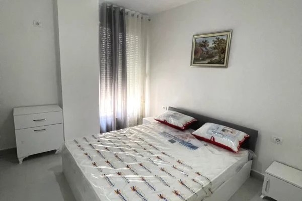 Shtepi me qera Apartament ne Tirane, 2+1, Mobilimi E mobiluar, Pagesa 55,000  Leke.