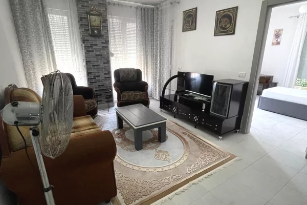 🏢Ne zonen e 5 Majit,jepet me qera apartament 2+1+2,i mobiluar. 55,000Leke 