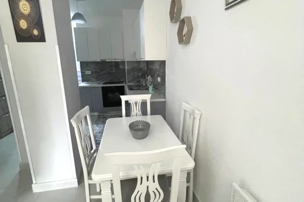 Shtepi me qera Apartament ne Tirane, 2+1, Mobilimi E mobiluar, Pagesa 55,000  Leke.