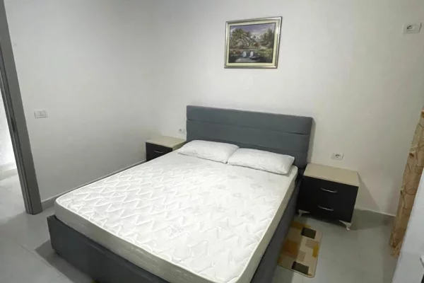 Shtepi me qera Apartament ne Tirane, 2+1, Mobilimi E mobiluar, Pagesa 55,000  Leke.