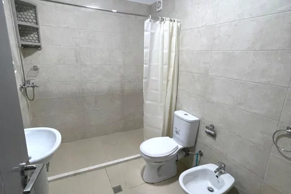 Shtepi me qera Apartament ne Tirane, 2+1, Mobilimi E mobiluar, Pagesa 55,000  Leke.