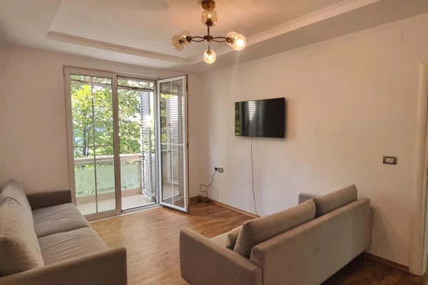 Shtepi me qera Apartament ne Tirane, 2+1, Mobilimi E mobiluar, Pagesa 900  Euro.