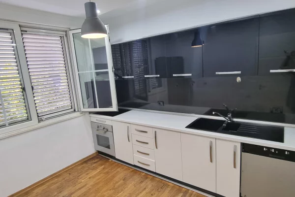 Shtepi me qera Apartament ne Tirane, 2+1, Mobilimi E mobiluar, Pagesa 900  Euro.