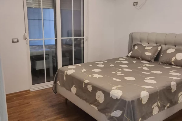 Shtepi me qera Apartament ne Tirane, 2+1, Mobilimi E mobiluar, Pagesa 900  Euro.
