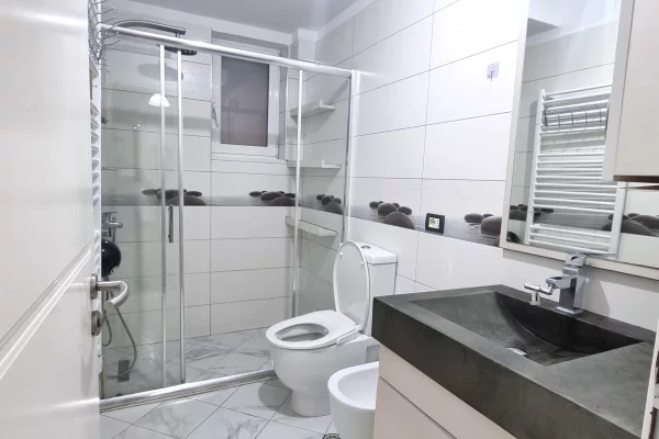 Shtepi me qera Apartament ne Tirane, 2+1, Mobilimi E mobiluar, Pagesa 900  Euro.