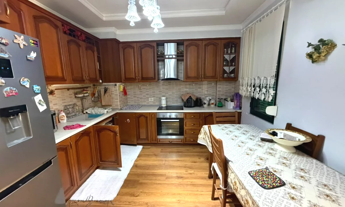 House for Sale Apartment in Tirana, 2+1, Furniture Furnished, Payment 184,000  Euro.