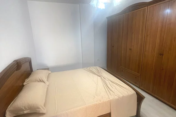 Shtepi me qera Apartament ne Tirane, 2+1, Mobilimi E mobiluar, Pagesa 65,000  Leke.